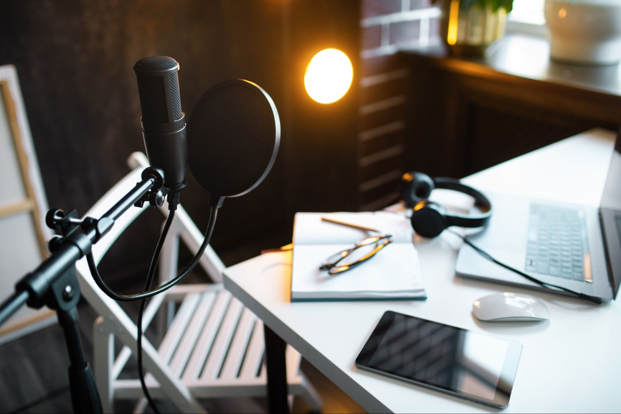 6 Strategies to Increase Your Podcast Subscriber Base and Income | Businessman